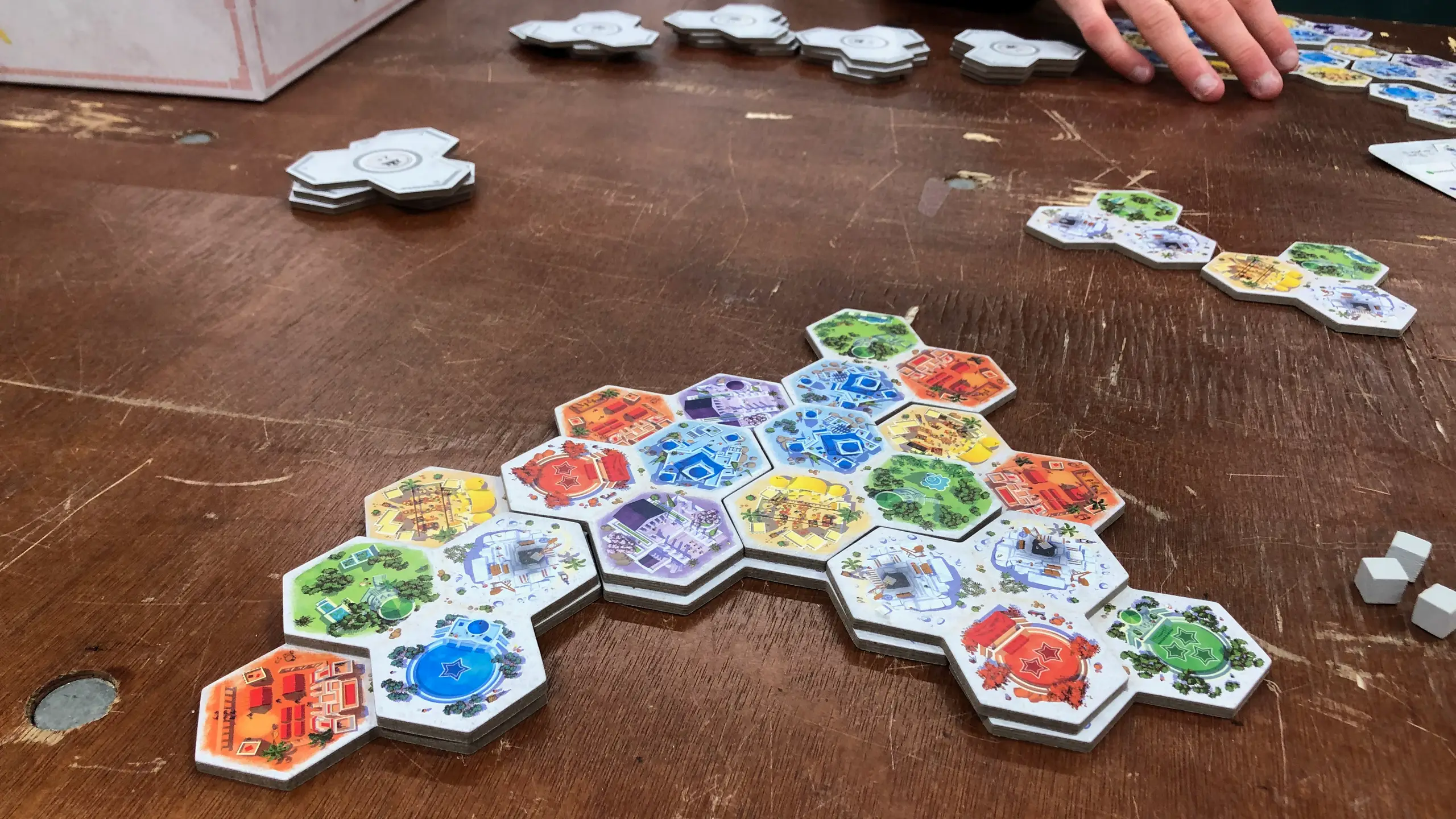 A city in process in Akropolis